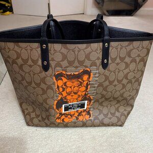 👜 COACH 76651 Reversible Tote Bag Gummy Villain Leather Brown AOP C Print